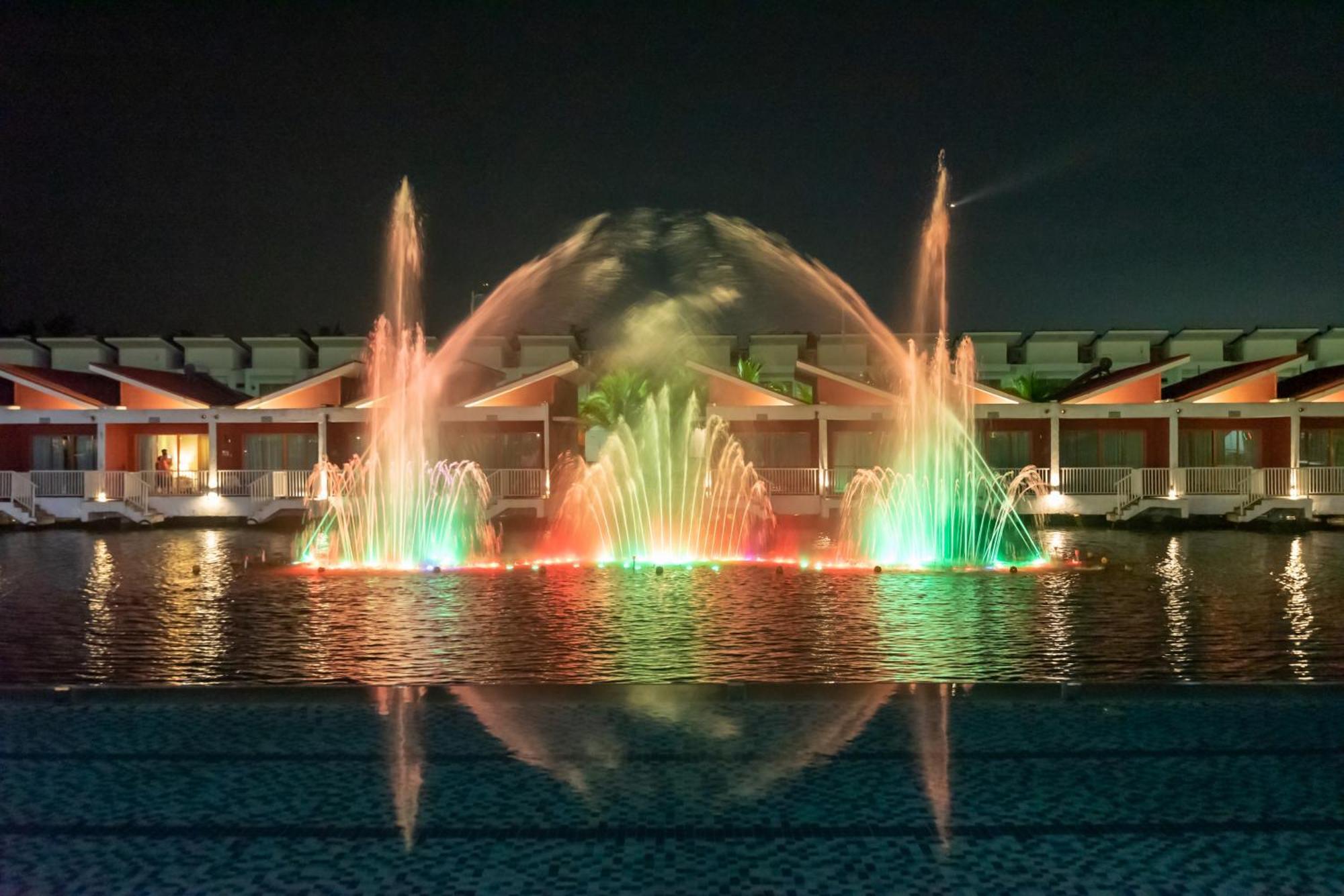 ตาซิก์ วิลลา อินเตอร์เนชั่นแนล รีสอร์ต Hotel พอร์ตดิ๊กสัน ภายนอก รูปภาพ Fountains at the resort