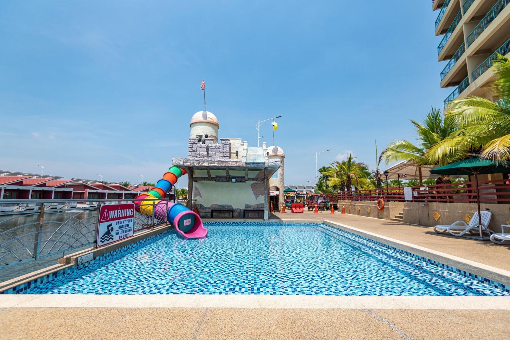 ตาซิก์ วิลลา อินเตอร์เนชั่นแนล รีสอร์ต Hotel พอร์ตดิ๊กสัน ภายนอก รูปภาพ The swimming pool at the resort