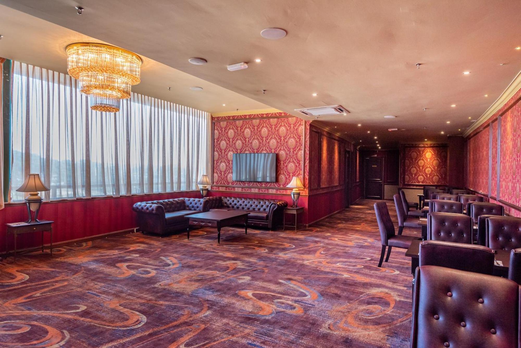 ตาซิก์ วิลลา อินเตอร์เนชั่นแนล รีสอร์ต Hotel พอร์ตดิ๊กสัน ภายนอก รูปภาพ The 360° Lounge at the 36th floor of the hotel