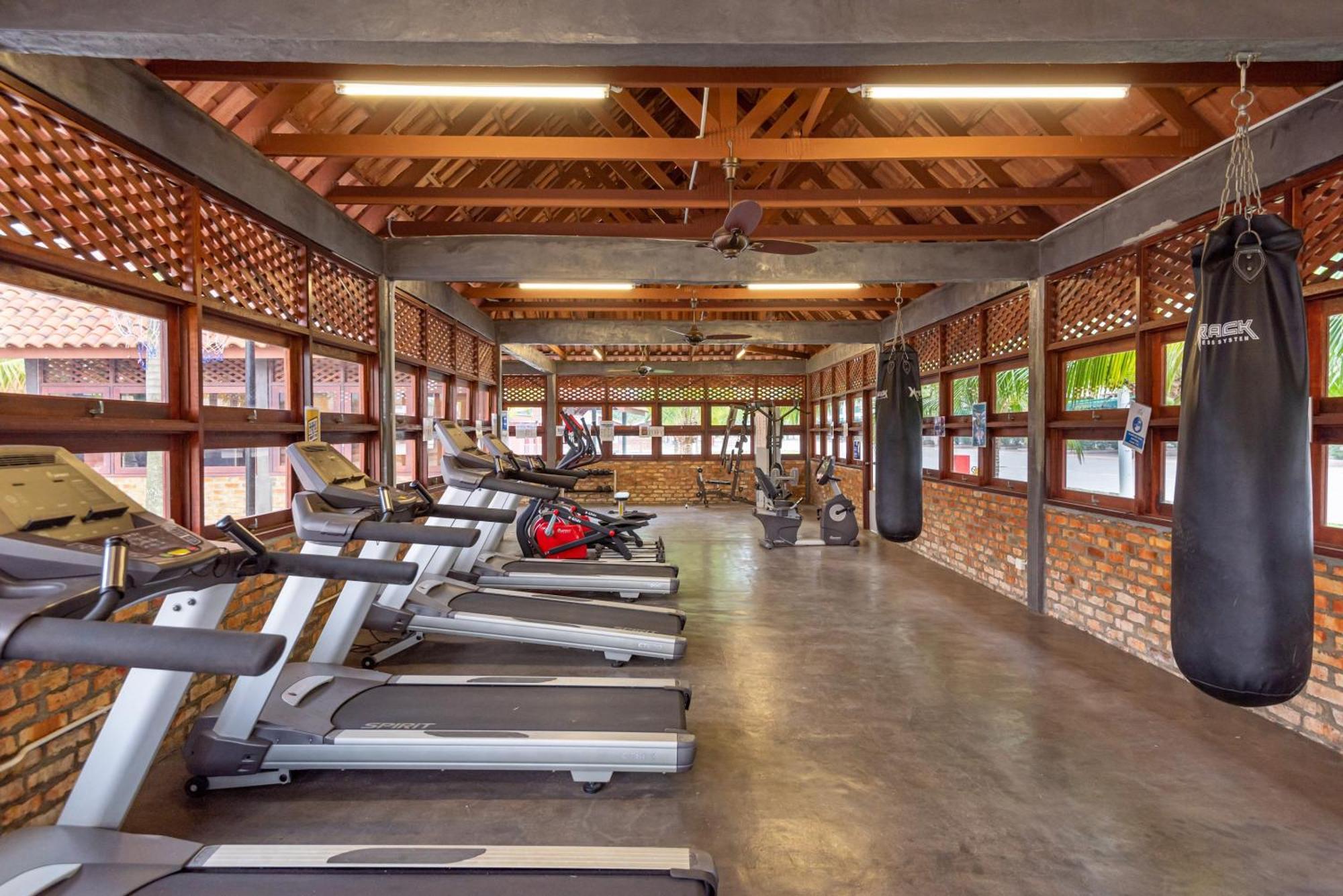 ตาซิก์ วิลลา อินเตอร์เนชั่นแนล รีสอร์ต Hotel พอร์ตดิ๊กสัน ภายนอก รูปภาพ The gym at the resort